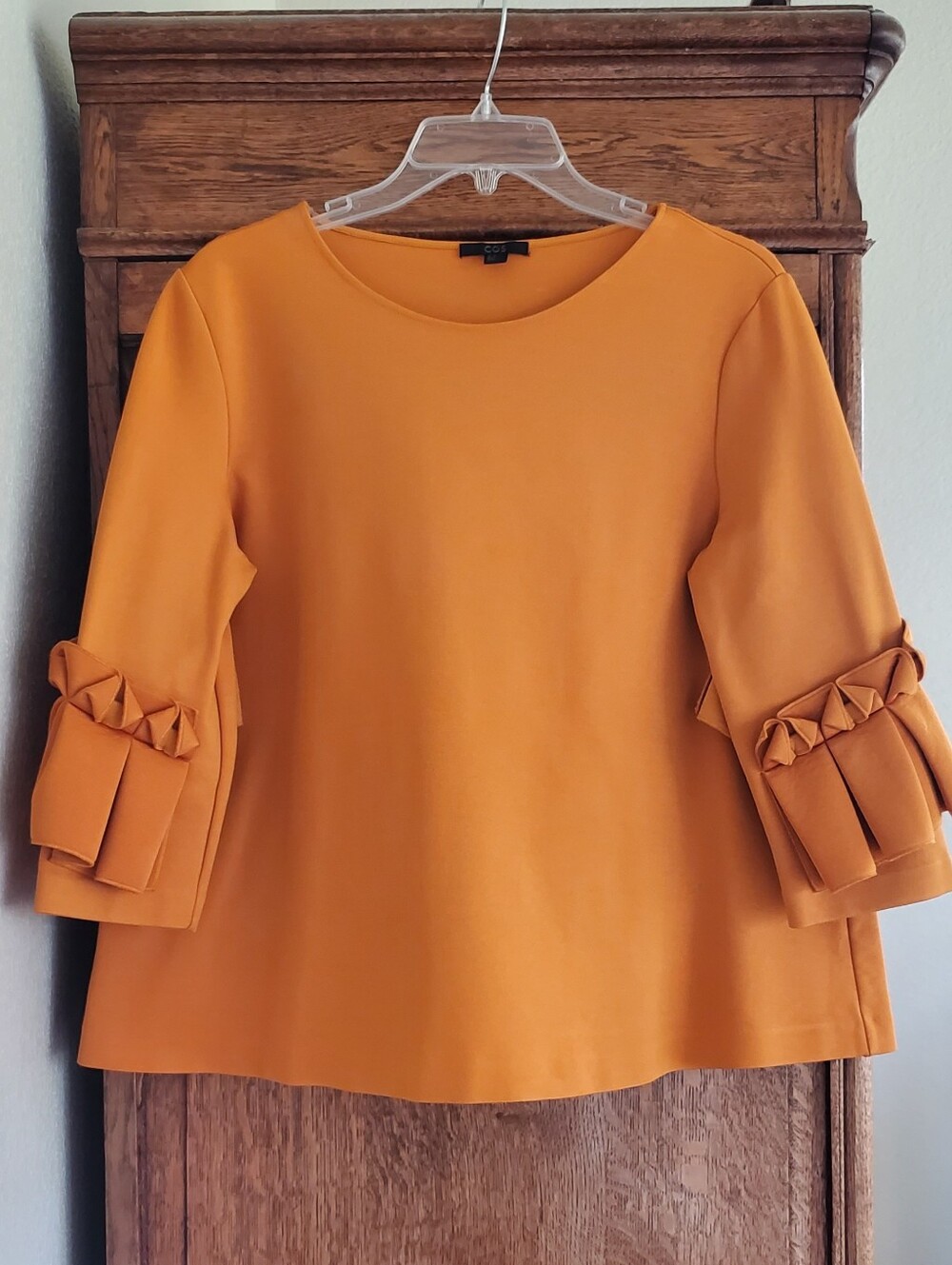 COS PUMPKIN ORANGE PLEATED RUFFLE SLEEVE STRETCH SCUBA SWING TOP MED NWOT